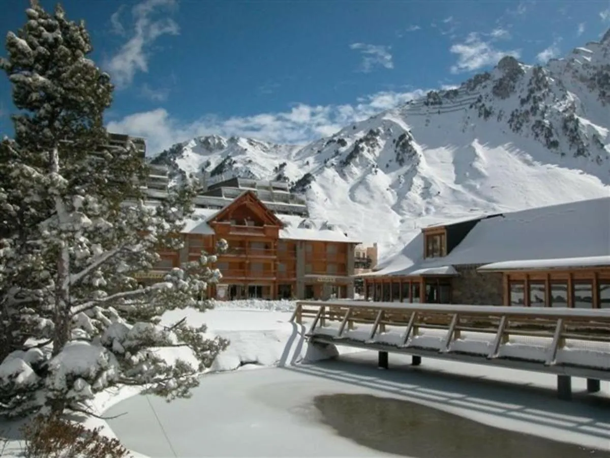 Charmant T2 Pour 4 Pers. Avec Piscine, Fitness Et Terrasse Au Pied Des Pistes - Bagneres-De-Bigorre - Fr-1-404-266 La Mongie 0*,  France